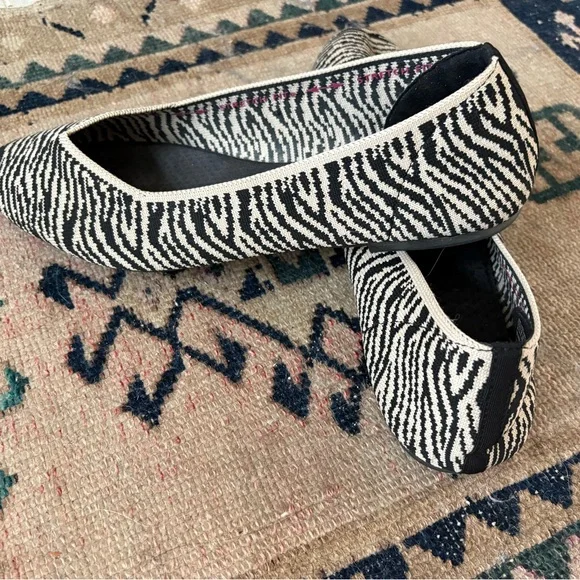 Skechers Zebra Stripe Flats Size 11 - Picture 2 of 6